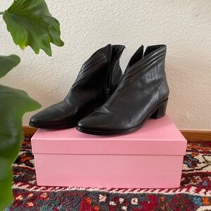 Black dayos gonna boots! Very new condition!